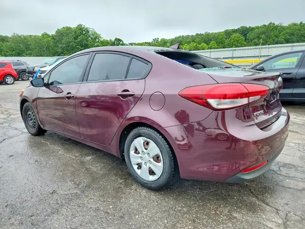 3KPFK4A77JE168315 2018 KIA FORTE - Image 2