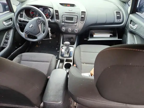 3KPFK4A77JE168315 2018 KIA FORTE - Image 8