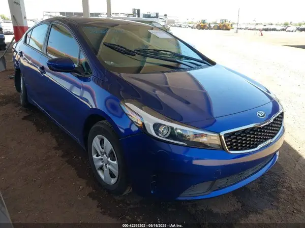 3KPFK4A77JE168413 2018 KIA FORTE - Image 1