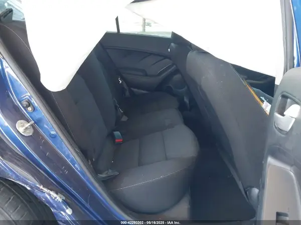 3KPFK4A77JE168413 2018 KIA FORTE - Image 8