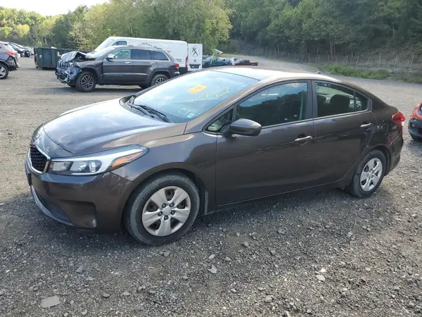 3KPFK4A77JE170548 2018 KIA FORTE - Image 1