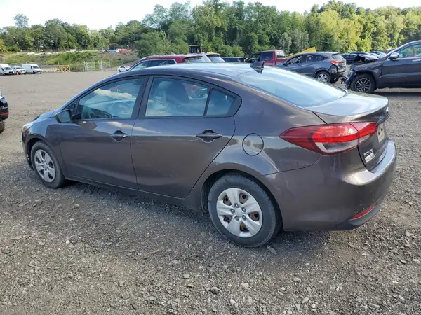 3KPFK4A77JE170548 2018 KIA FORTE - Image 2