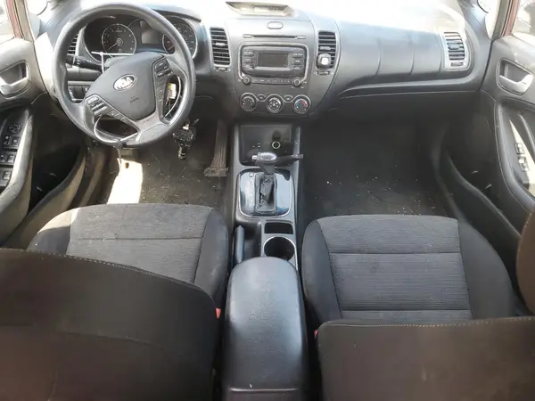 3KPFK4A77JE170873 2018 KIA FORTE - Image 8