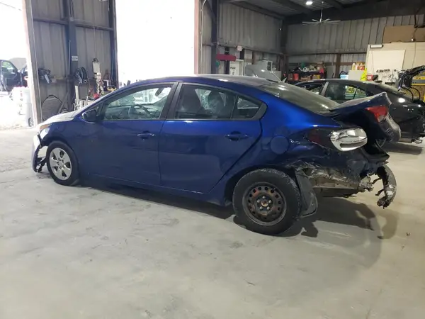 3KPFK4A77JE171523 2018 KIA FORTE - Image 2