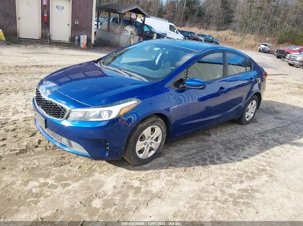 3KPFK4A77JE175202 2018 KIA FORTE - Image 2