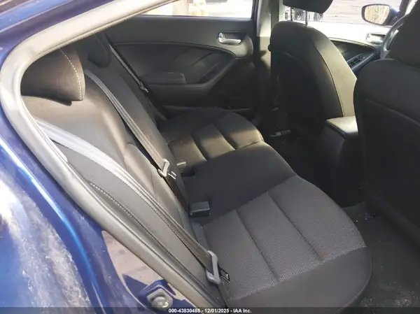 3KPFK4A77JE175202 2018 KIA FORTE - Image 8