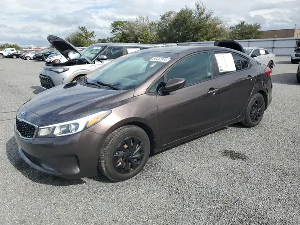 3KPFK4A77JE175488 2018 KIA FORTE - Image 1