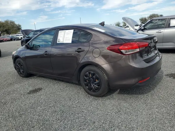 3KPFK4A77JE175488 2018 KIA FORTE - Image 2