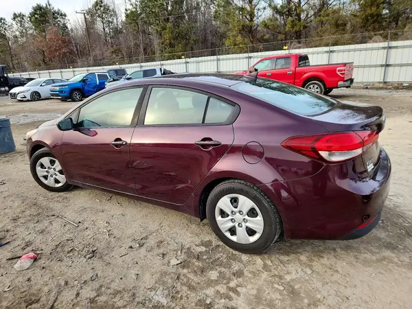 3KPFK4A77JE176351 2018 KIA FORTE - Image 2