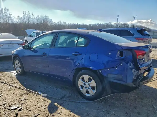 3KPFK4A77JE176558 2018 KIA FORTE - Image 2