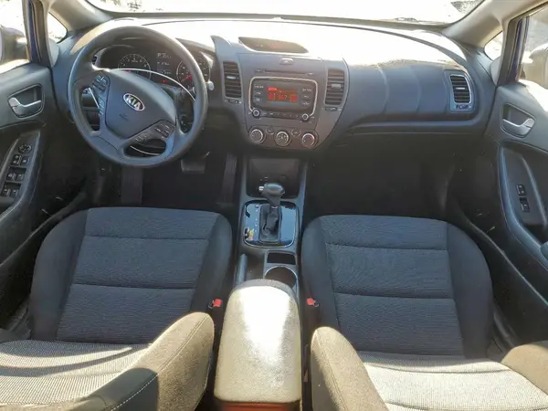3KPFK4A77JE176558 2018 KIA FORTE - Image 8