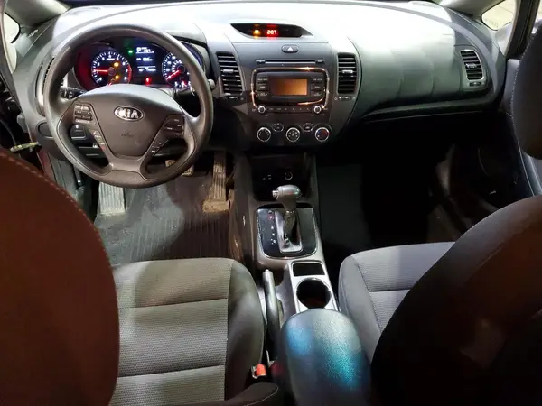 3KPFK4A77JE177774 2018 KIA FORTE - Image 8