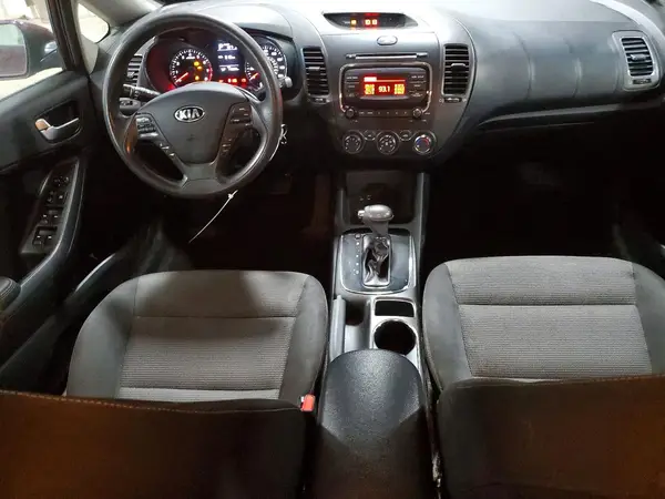 3KPFK4A77JE178732 2018 KIA FORTE - Image 8