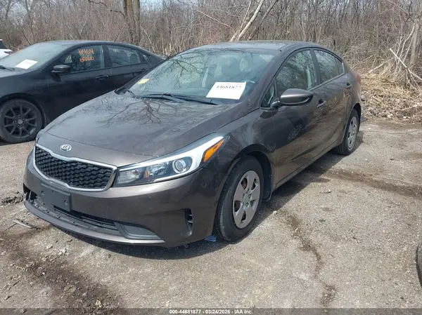 3KPFK4A77JE180996 2018 KIA FORTE - Image 2