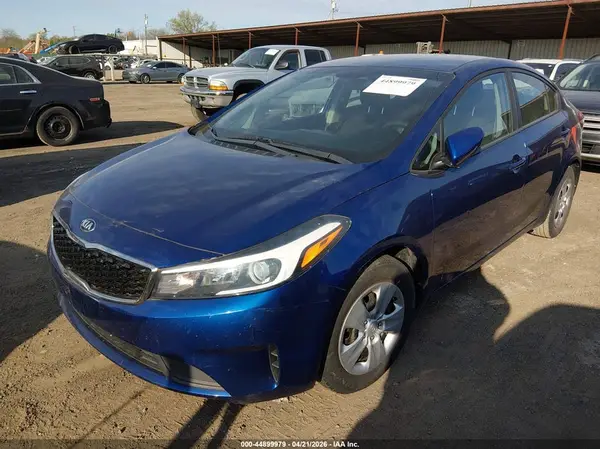 3KPFK4A77JE184644 2018 KIA FORTE - Image 2