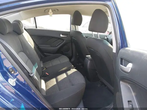 3KPFK4A77JE184644 2018 KIA FORTE - Image 8