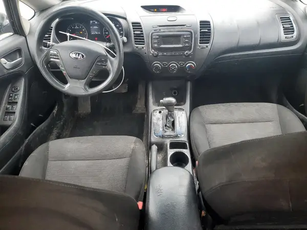 3KPFK4A77JE184739 2018 KIA FORTE - Image 8