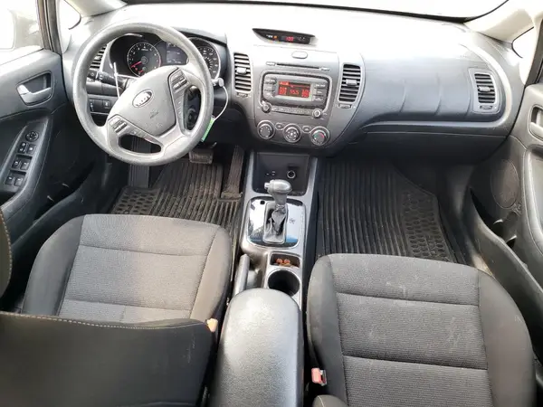 3KPFK4A77JE185003 2018 KIA FORTE - Image 8