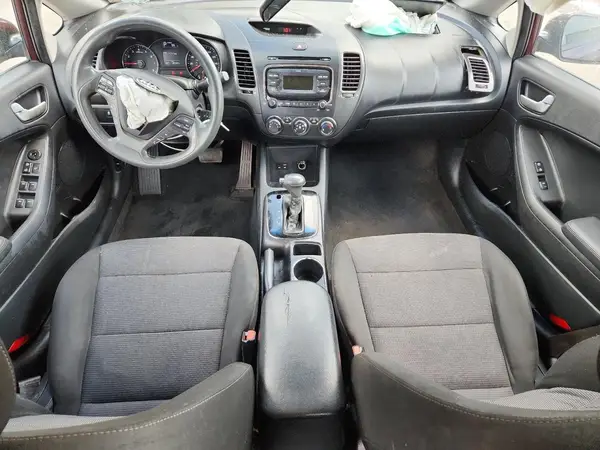 3KPFK4A77JE185695 2018 KIA FORTE - Image 8