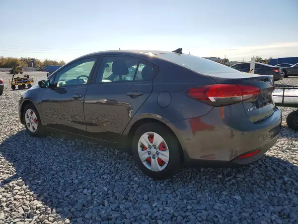 3KPFK4A77JE187947 2018 KIA FORTE - Image 2