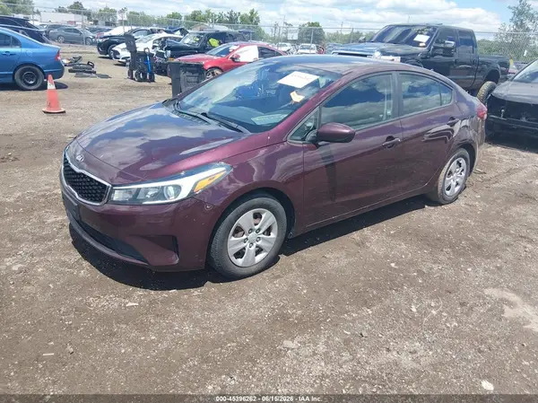 3KPFK4A77JE188208 2018 KIA FORTE - Image 2