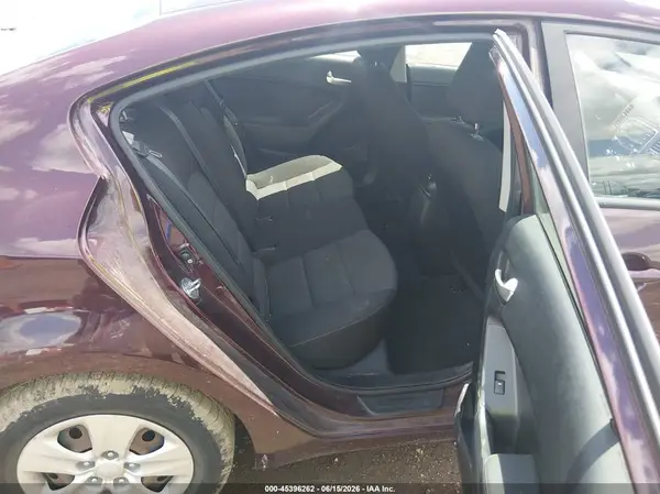 3KPFK4A77JE188208 2018 KIA FORTE - Image 8
