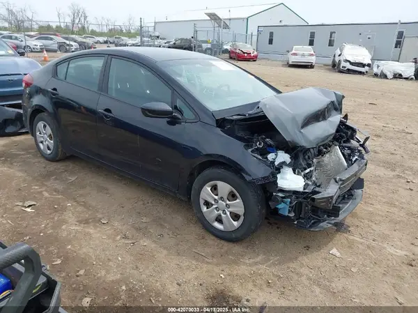 3KPFK4A77JE189410 2018 KIA FORTE - Image 1