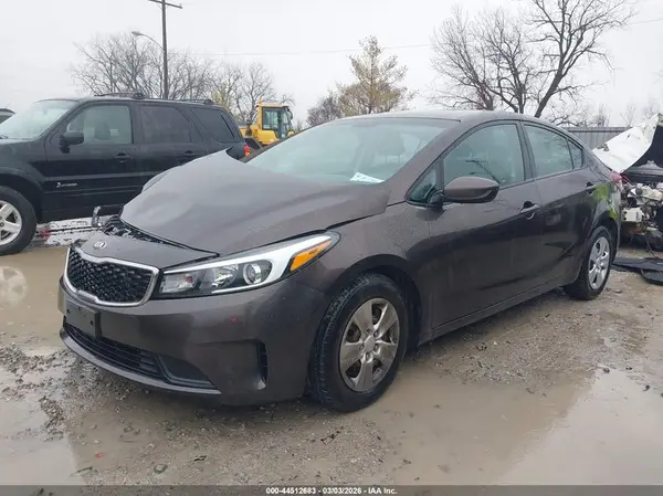 3KPFK4A77JE189620 2018 KIA FORTE - Image 2