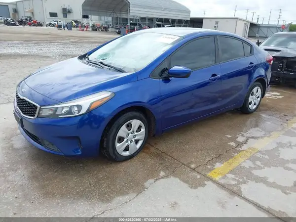 3KPFK4A77JE191447 2018 KIA FORTE - Image 2