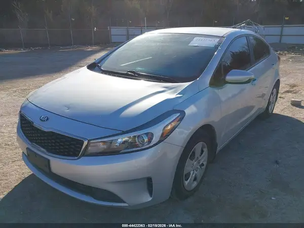 3KPFK4A77JE193795 2018 KIA FORTE - Image 2