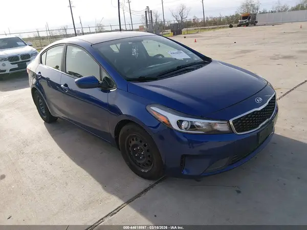 3KPFK4A77JE194137 2018 KIA FORTE - Image 1