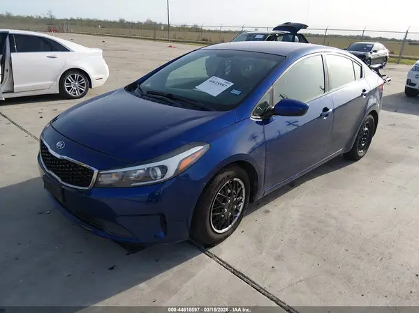 3KPFK4A77JE194137 2018 KIA FORTE - Image 2