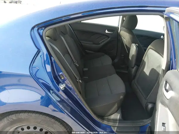 3KPFK4A77JE194137 2018 KIA FORTE - Image 8