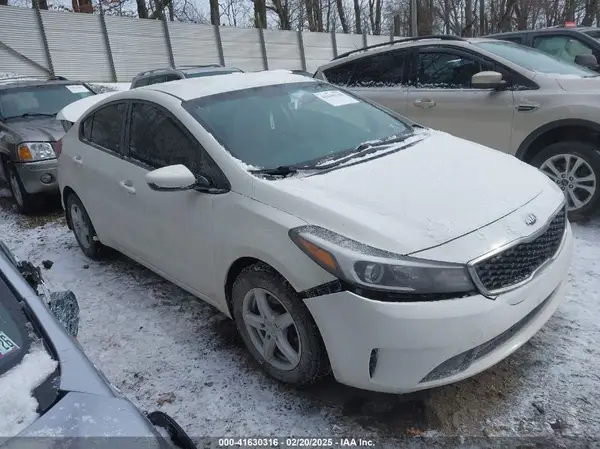3KPFK4A77JE195241 2018 KIA FORTE - Image 1
