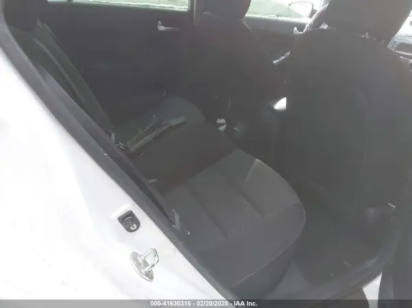 3KPFK4A77JE195241 2018 KIA FORTE - Image 8