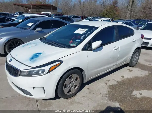 3KPFK4A77JE195269 2018 KIA FORTE - Image 2