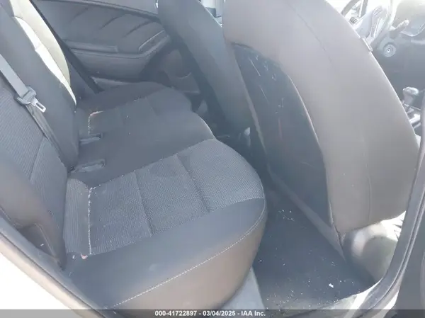 3KPFK4A77JE195269 2018 KIA FORTE - Image 8