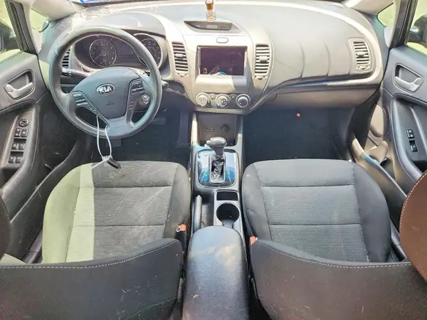 3KPFK4A77JE197135 2018 KIA FORTE - Image 8
