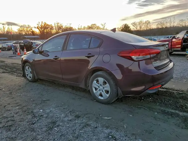 3KPFK4A77JE198222 2018 KIA FORTE - Image 2