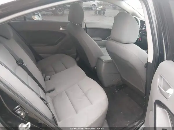 3KPFK4A77JE199435 2018 KIA FORTE - Image 8