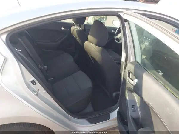 3KPFK4A77JE202396 2018 KIA FORTE - Image 8