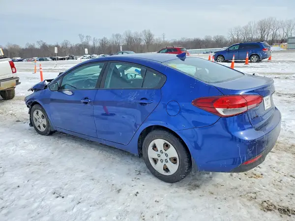 3KPFK4A77JE207338 2018 KIA FORTE - Image 2