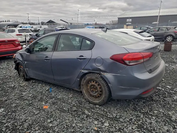 3KPFK4A77JE208814 2018 KIA FORTE - Image 2