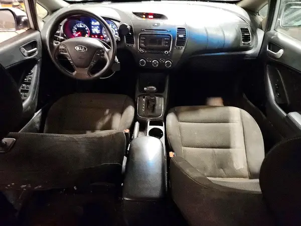 3KPFK4A77JE209641 2018 KIA FORTE - Image 8