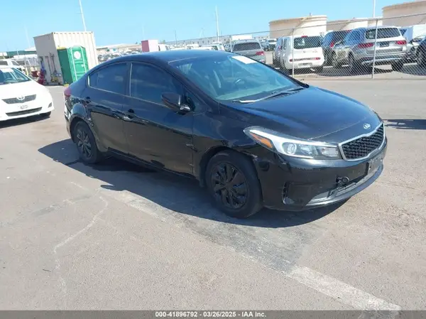 3KPFK4A77JE209753 2018 KIA FORTE - Image 1