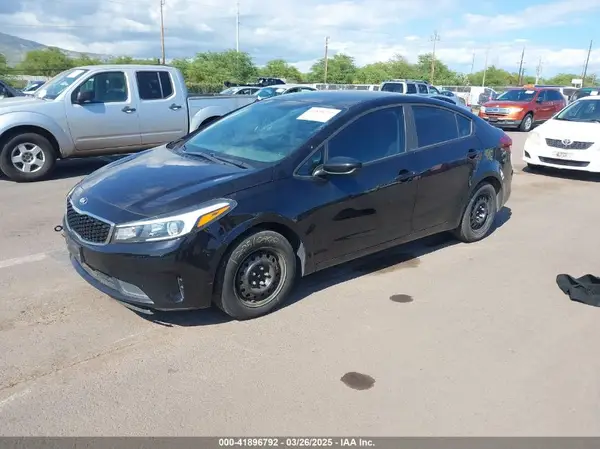 3KPFK4A77JE209753 2018 KIA FORTE - Image 2