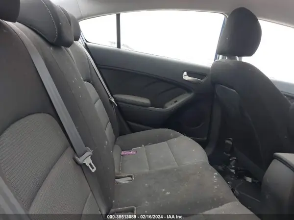 3KPFK4A77JE210448 2018 KIA FORTE - Image 8