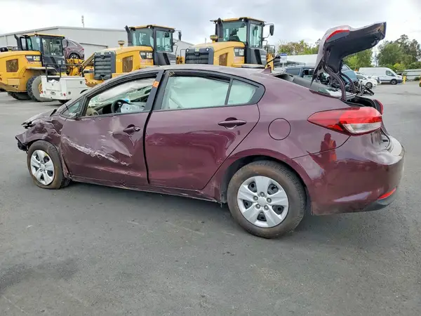 3KPFK4A77JE211907 2018 KIA FORTE - Image 2
