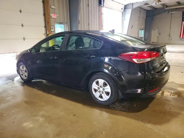 3KPFK4A77JE212619 2018 KIA FORTE - Image 2
