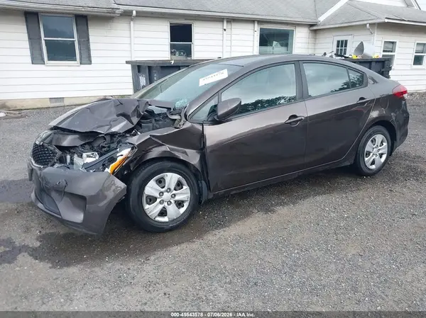 3KPFK4A77JE212636 2018 KIA FORTE - Image 2